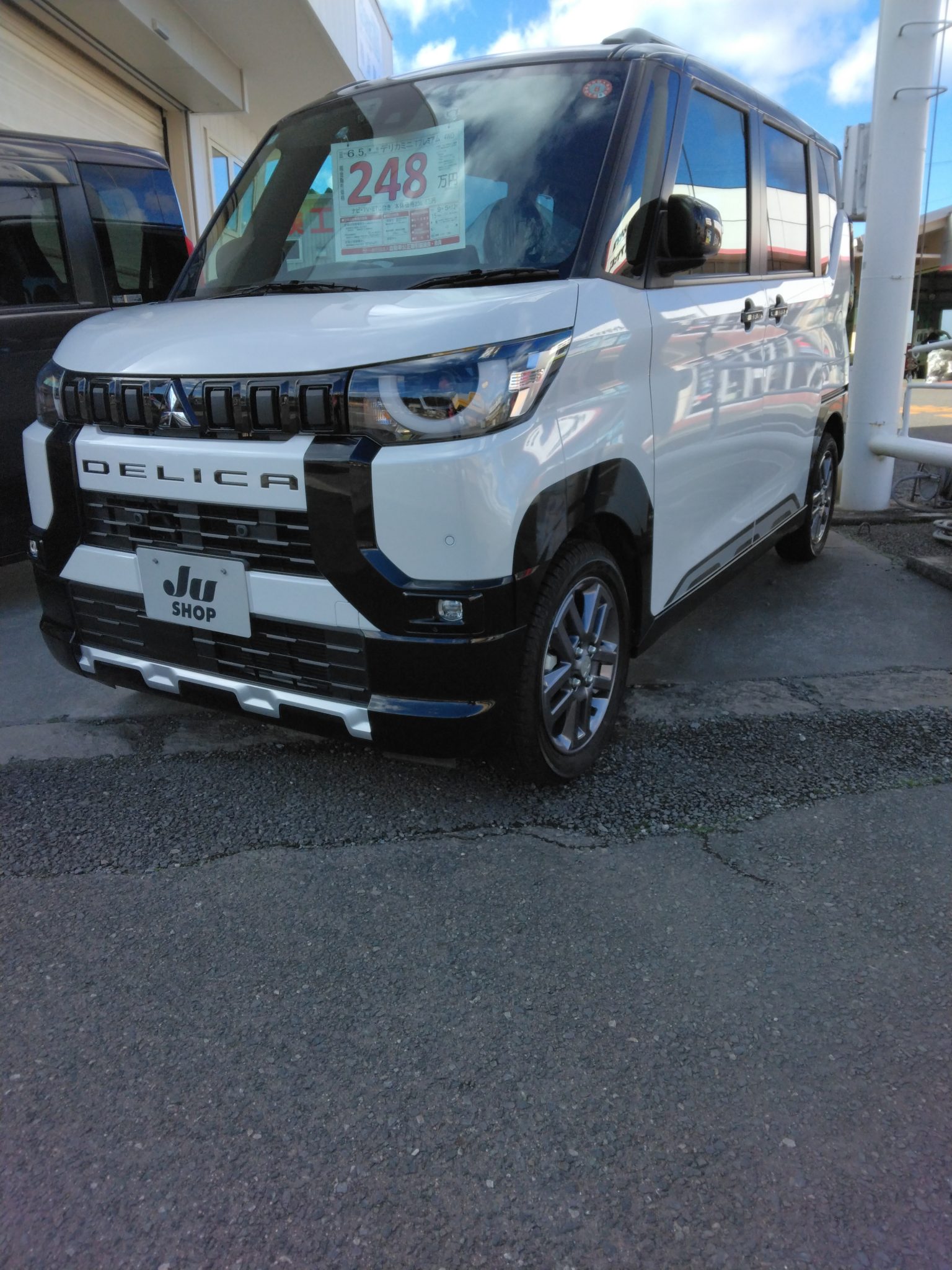 デリカミニ　Tプレミアム　4WD